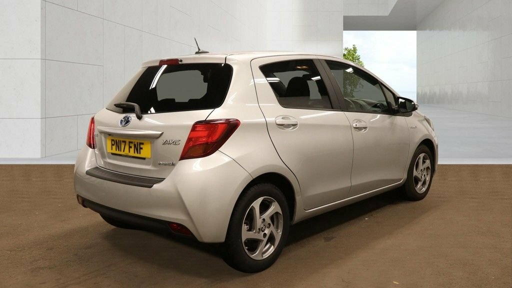 Toyota Yaris 1.5L Icon Silver #3