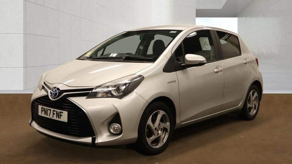 Toyota Yaris 1.5L Icon Silver #2