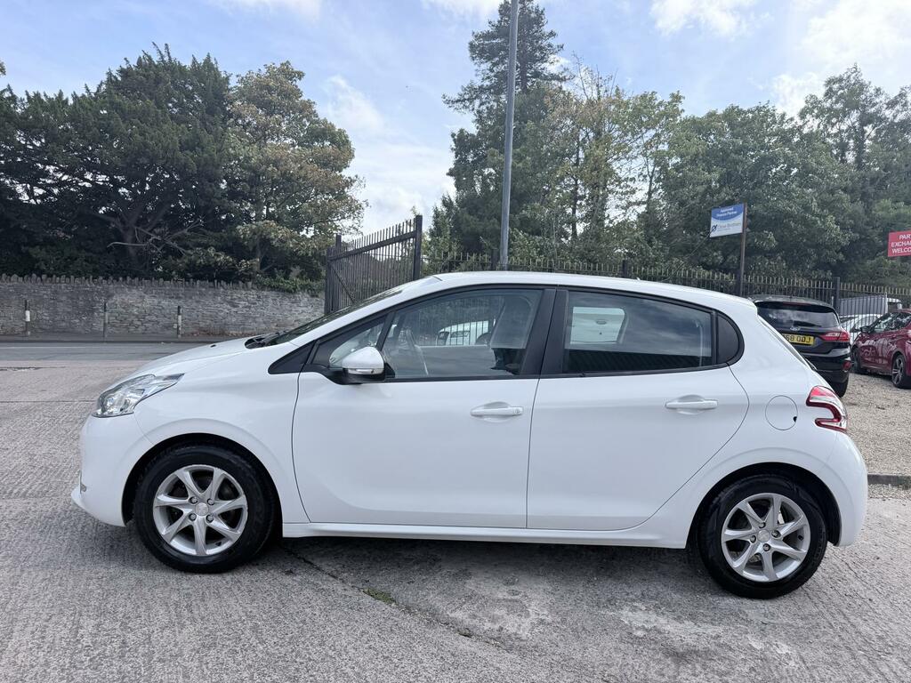 Peugeot 208 Active White #4