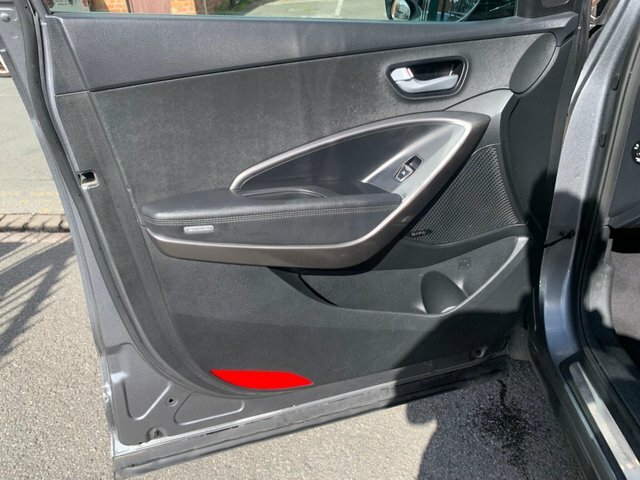 Hyundai Santa Fe 2018 Red #51