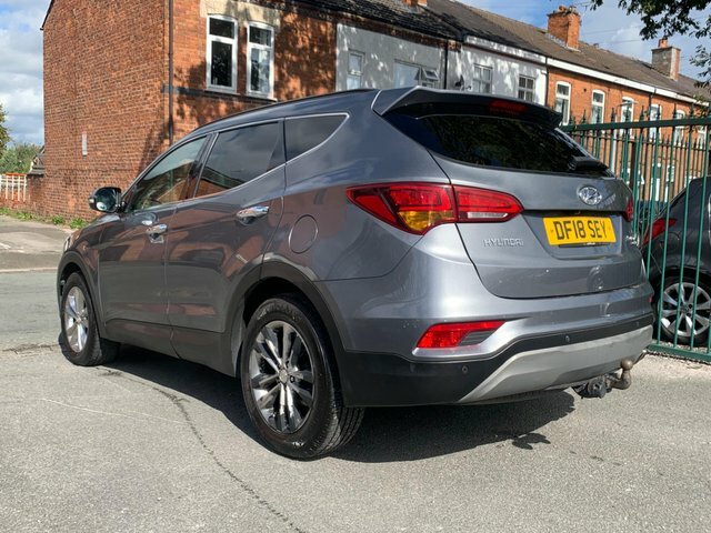 Hyundai Santa Fe 2018 Red #18