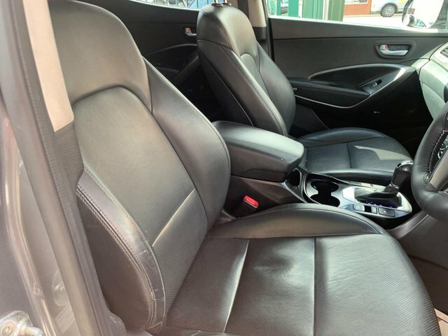 Hyundai Santa Fe 2018 Red #33