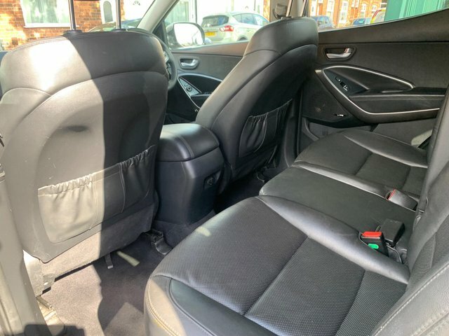 Hyundai Santa Fe 2018 Red #36
