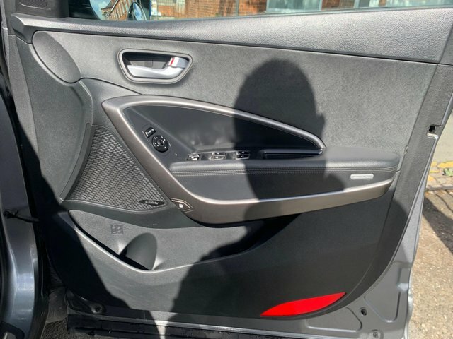Hyundai Santa Fe 2018 Red #56