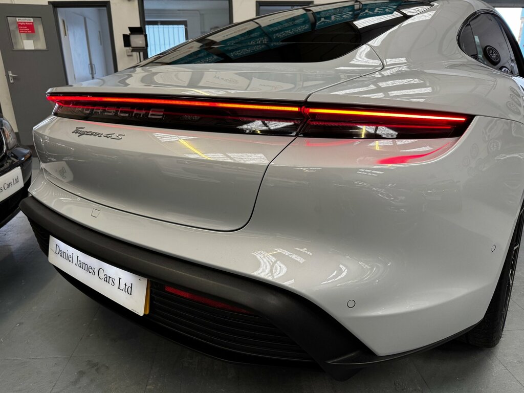 Porsche Taycan Performance Plus 93.4Kwh Gts Red #43