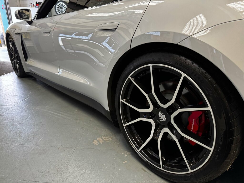 Porsche Taycan Performance Plus 93.4Kwh Gts Red #7