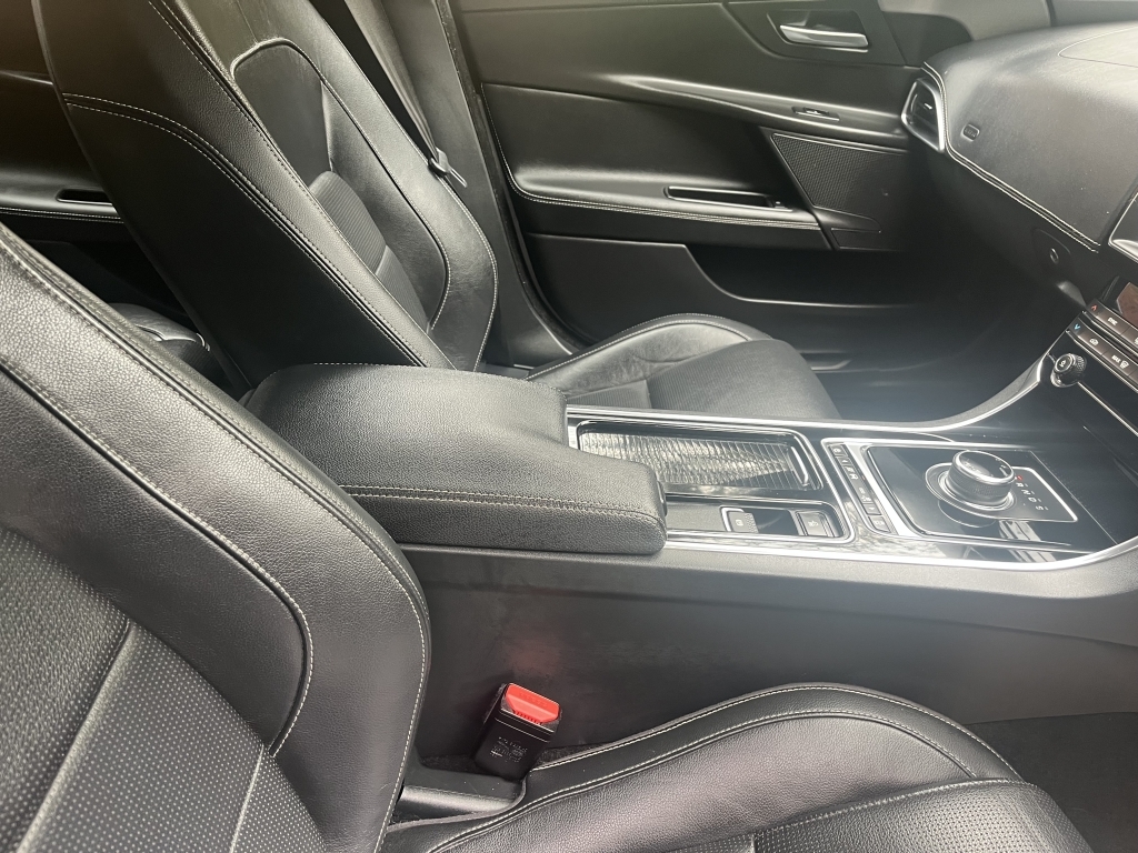 Jaguar XE Xe R-sport D Grey #36
