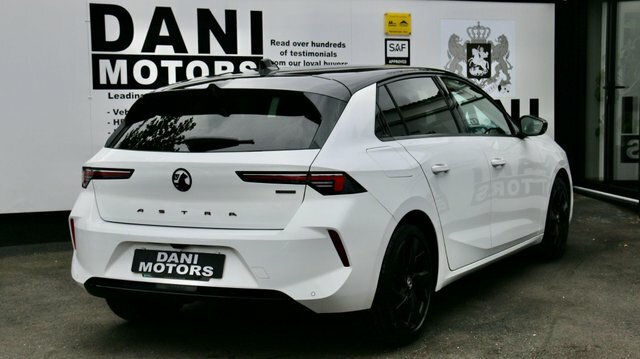 Vauxhall Astra Hatchback White #6