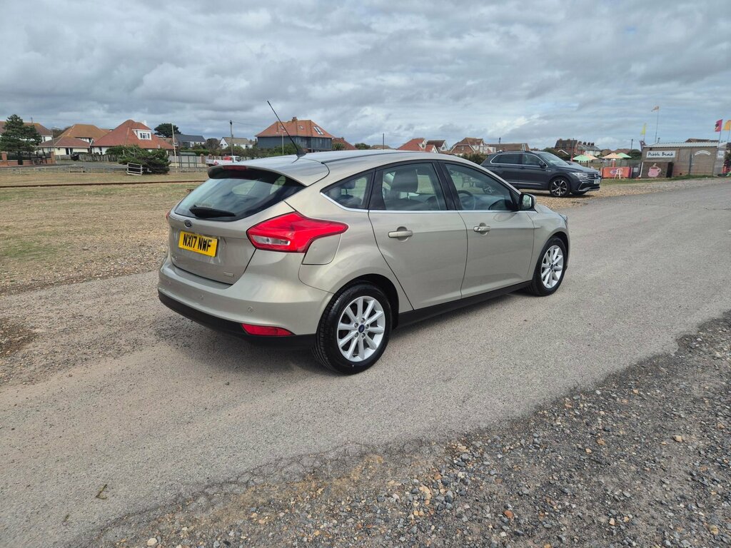 Ford Focus Titanium 5-Door NX17NWF Silver #4