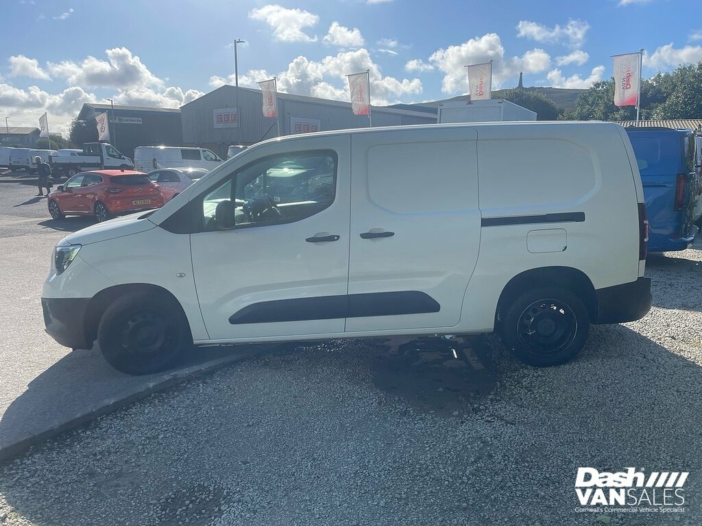 Vauxhall Combo Turbo D 2300 Dynamic White #4