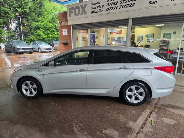 Hyundai I40 2013 1.7 Crdi Blue Drive Style Estate M Silver #3