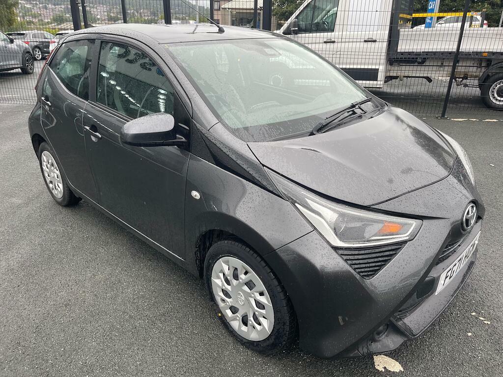 Toyota Aygo X X-play Grey #4