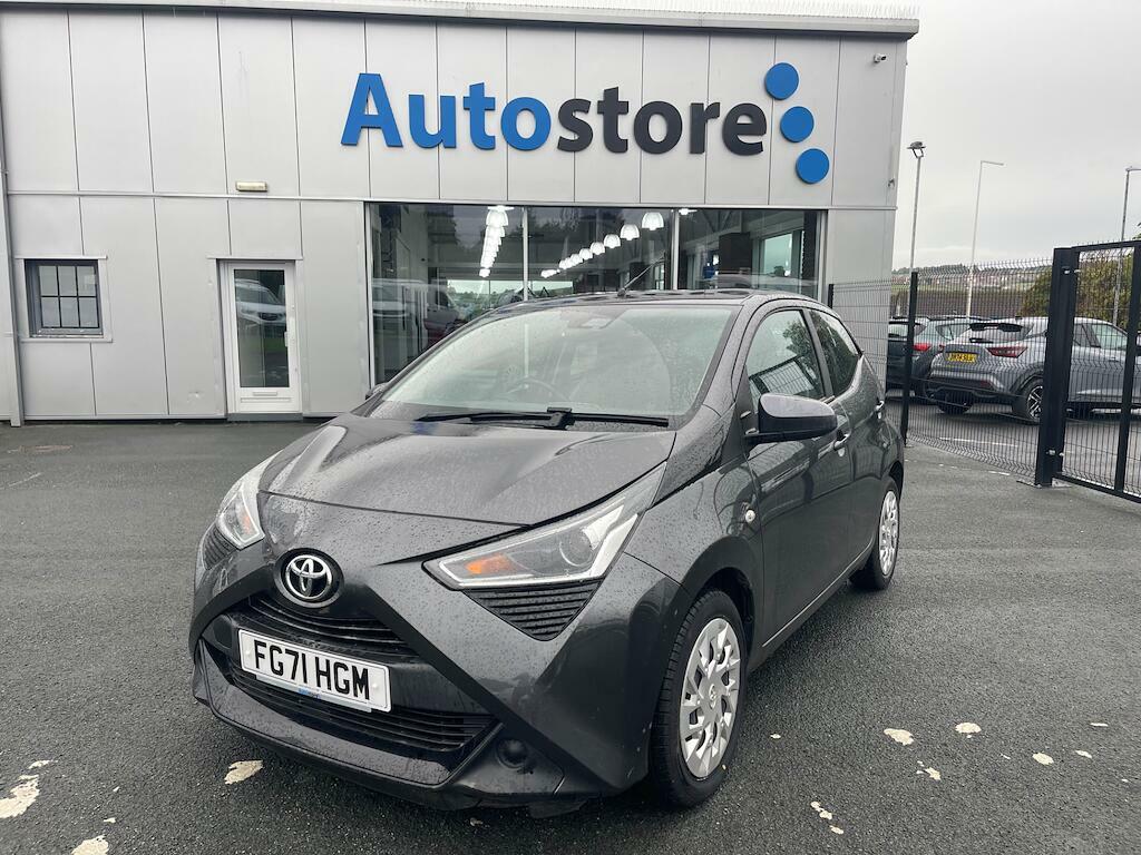 Toyota Aygo X X-play Grey