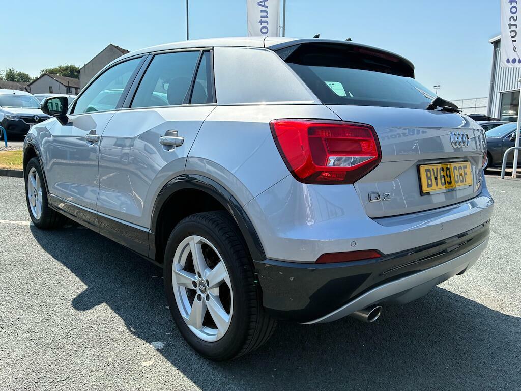 Audi Q2 Sport Silver #4