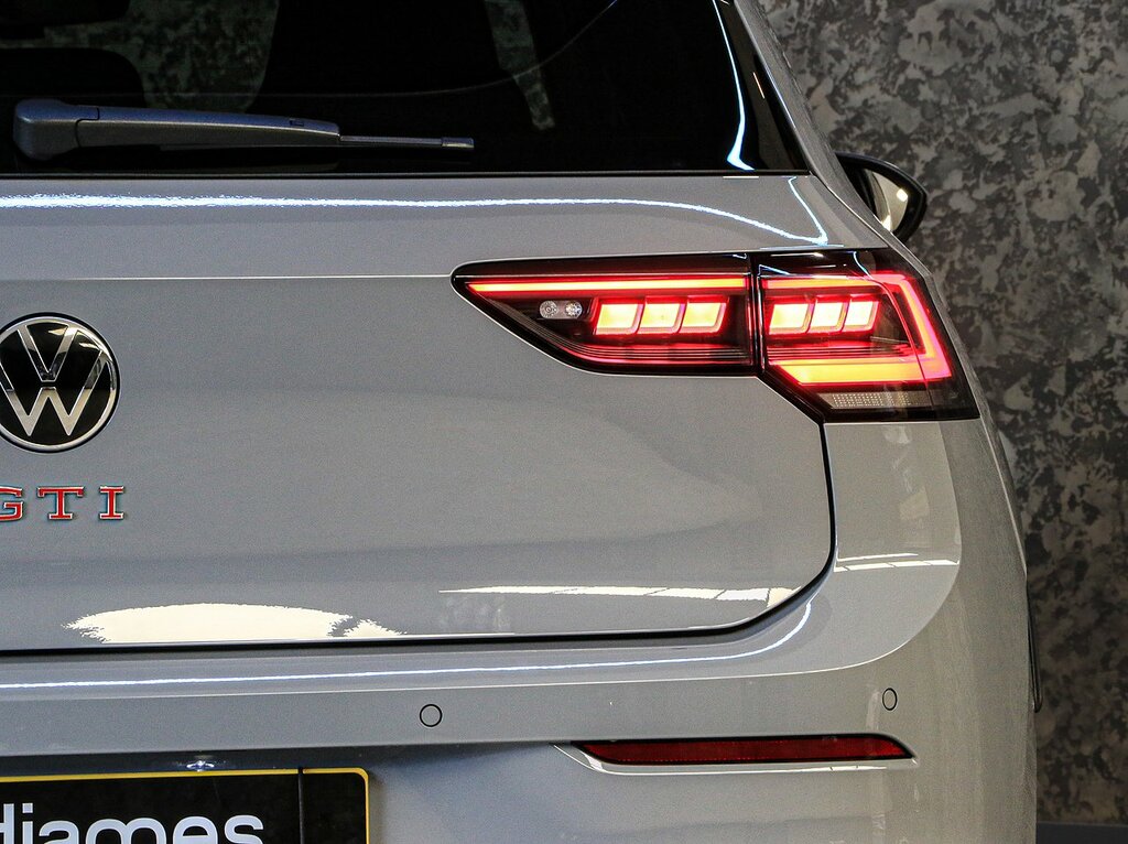 Volkswagen Golf Black Edition White #44