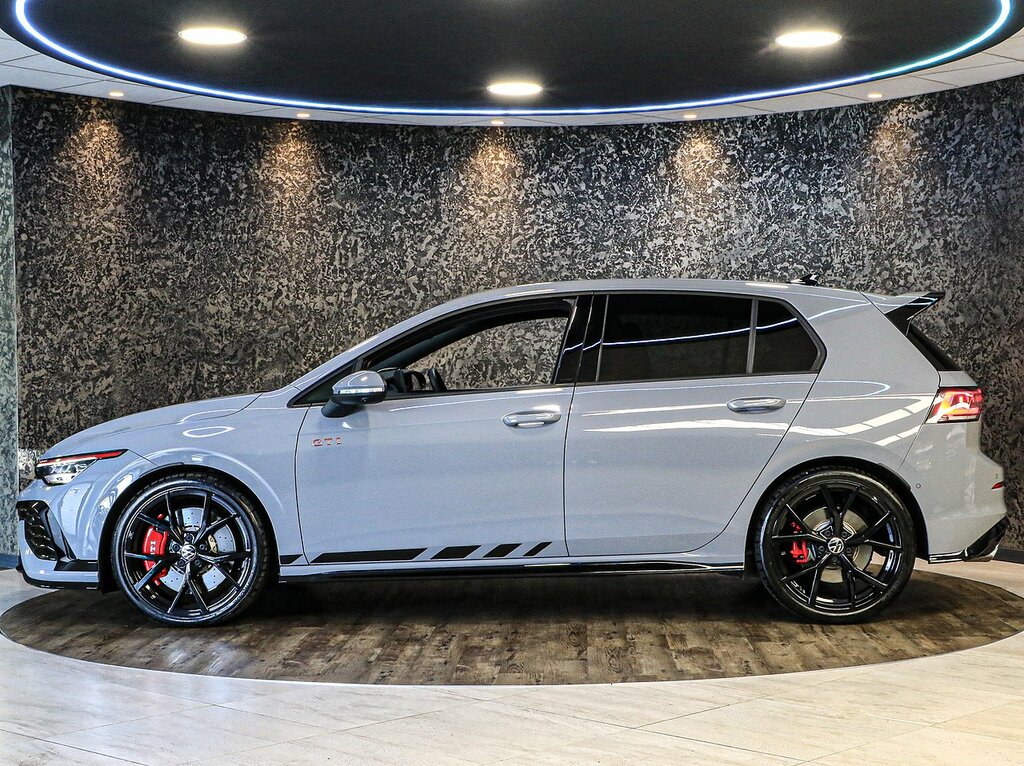 Volkswagen Golf Black Edition White #6