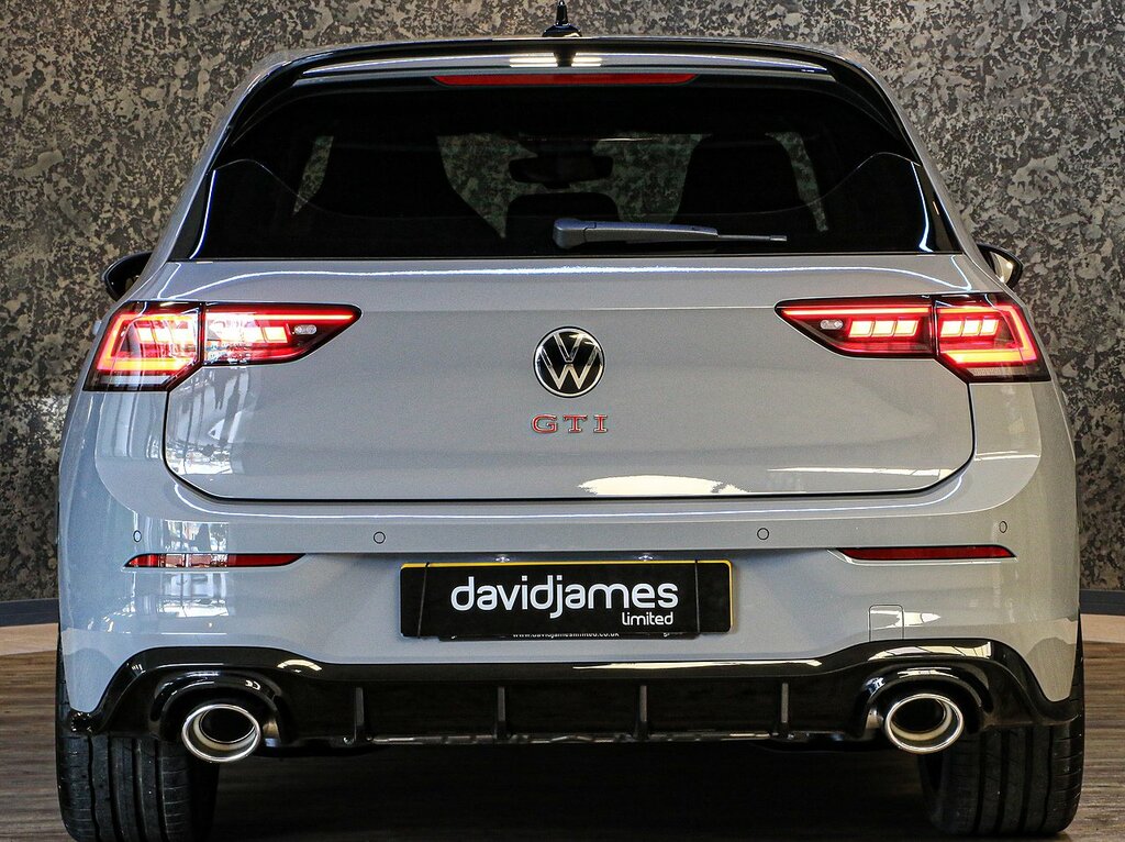 Volkswagen Golf Black Edition White #8