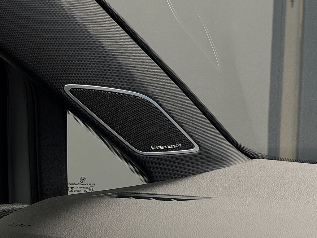 Volkswagen Golf Black Edition White #2