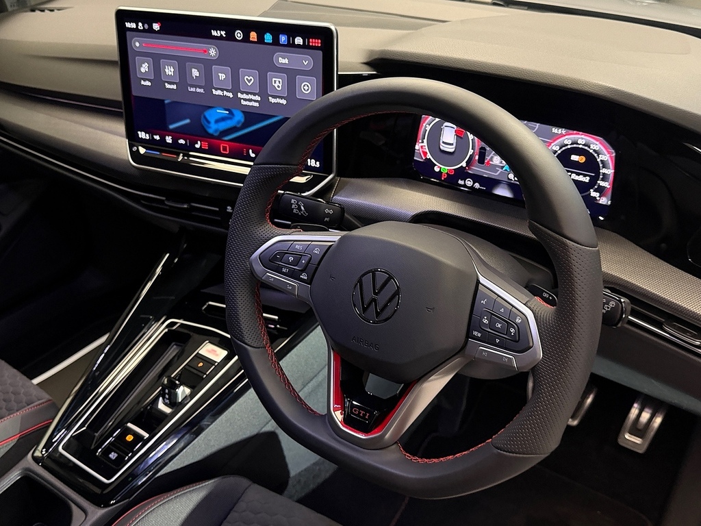 Volkswagen Golf Black Edition White #21