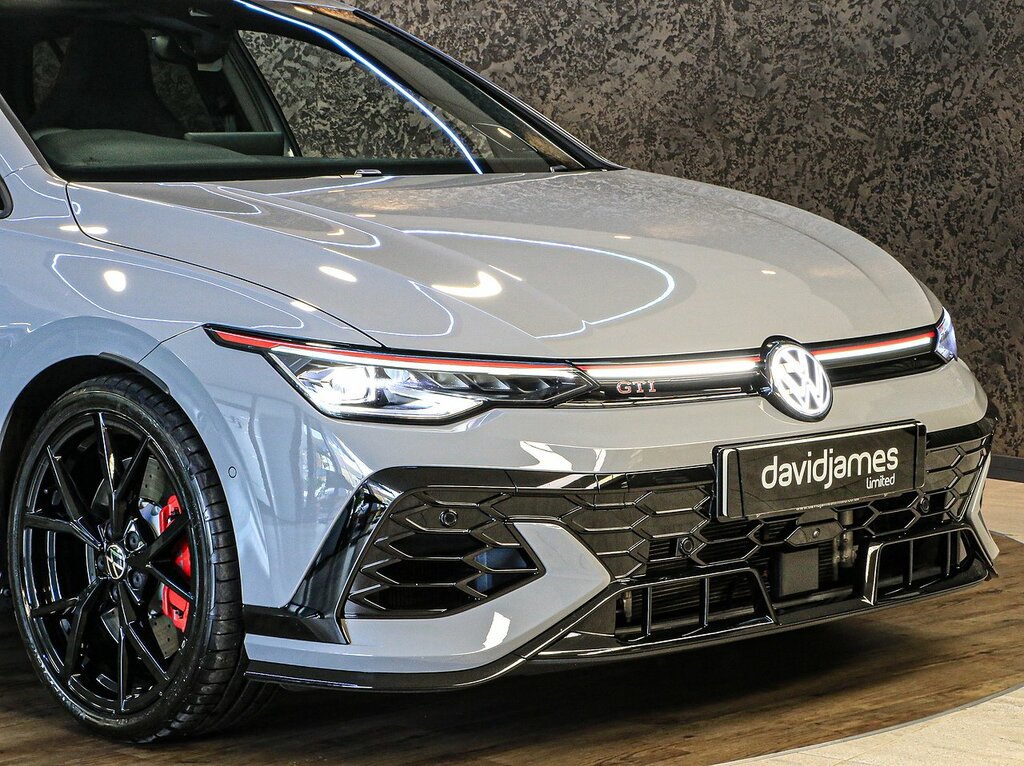 Volkswagen Golf Black Edition White #3