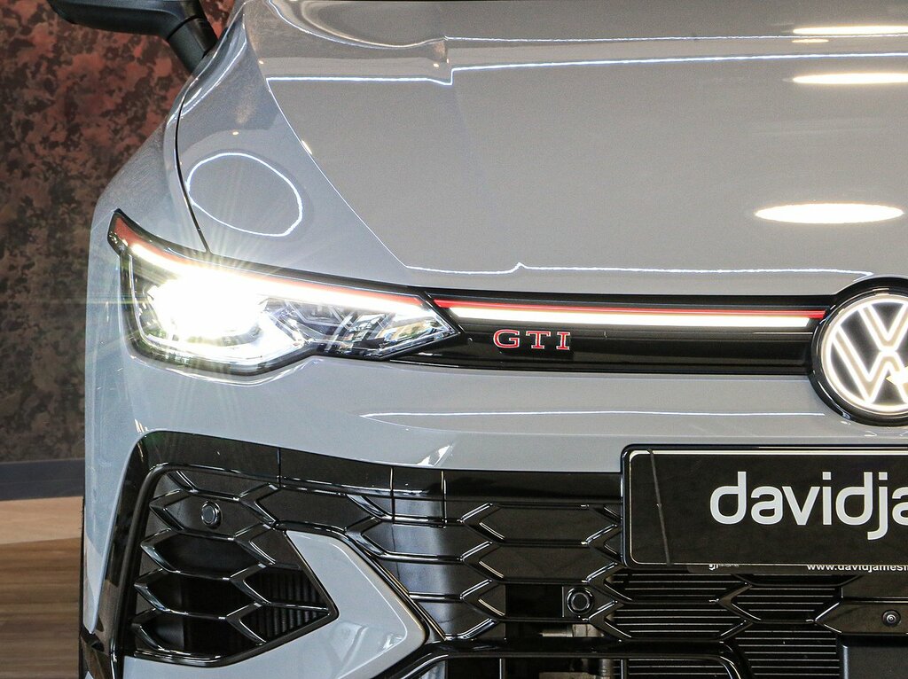 Volkswagen Golf Black Edition White #41