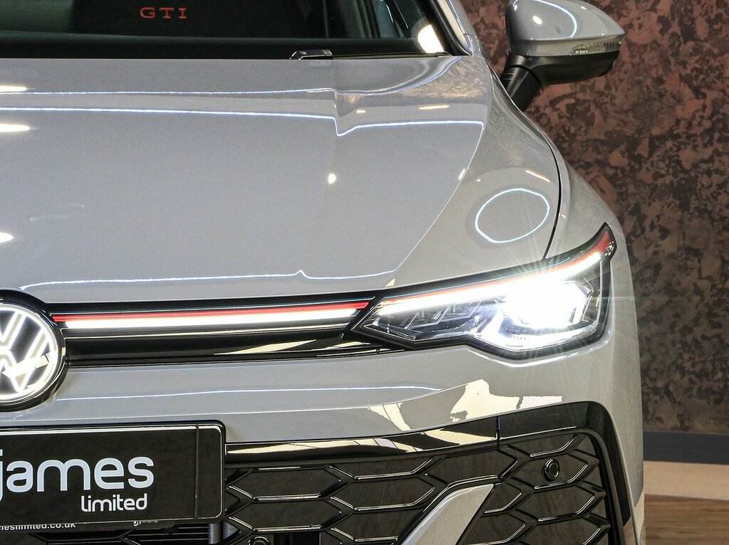Volkswagen Golf Black Edition White #42