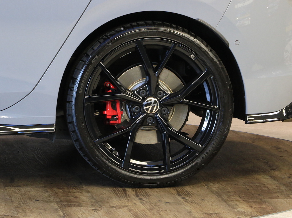 Volkswagen Golf Black Edition White #46