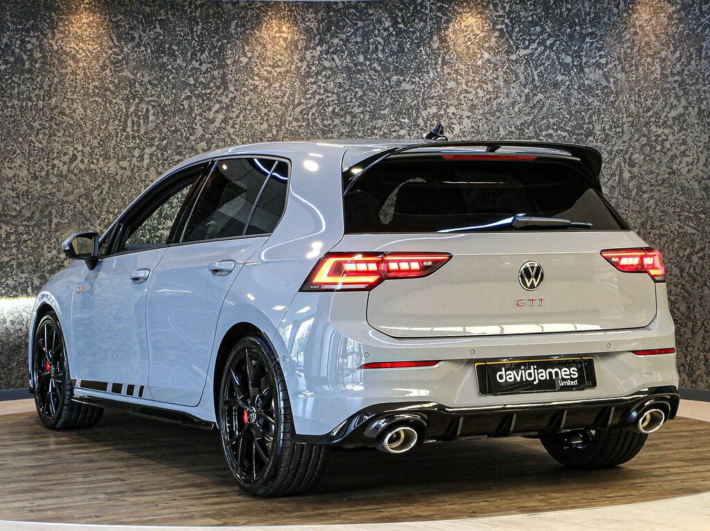Volkswagen Golf Black Edition White #7