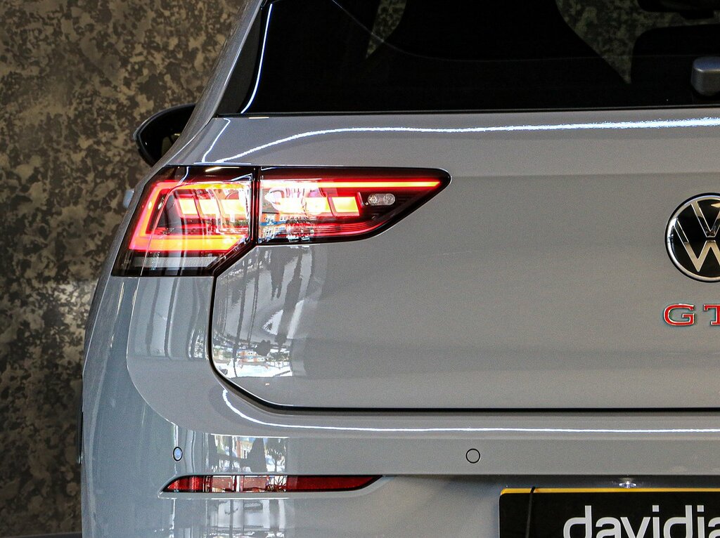 Volkswagen Golf Black Edition White #43