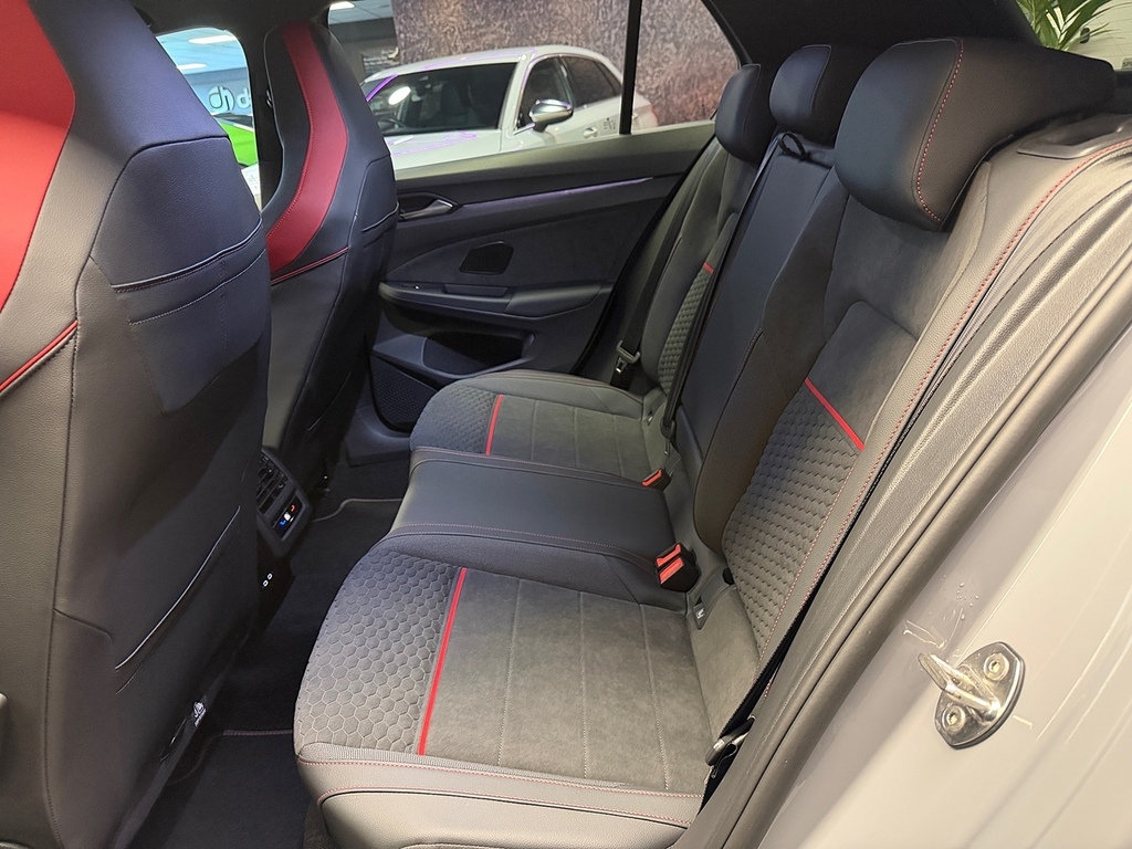 Volkswagen Golf Black Edition White #37