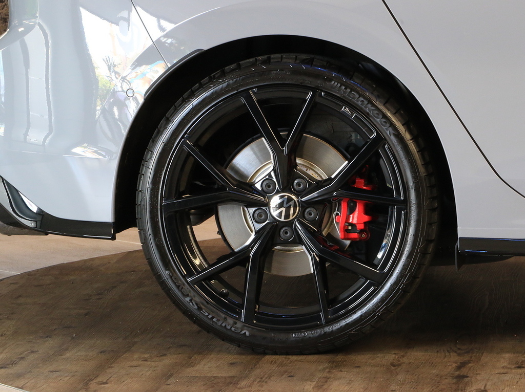 Volkswagen Golf Black Edition White #47