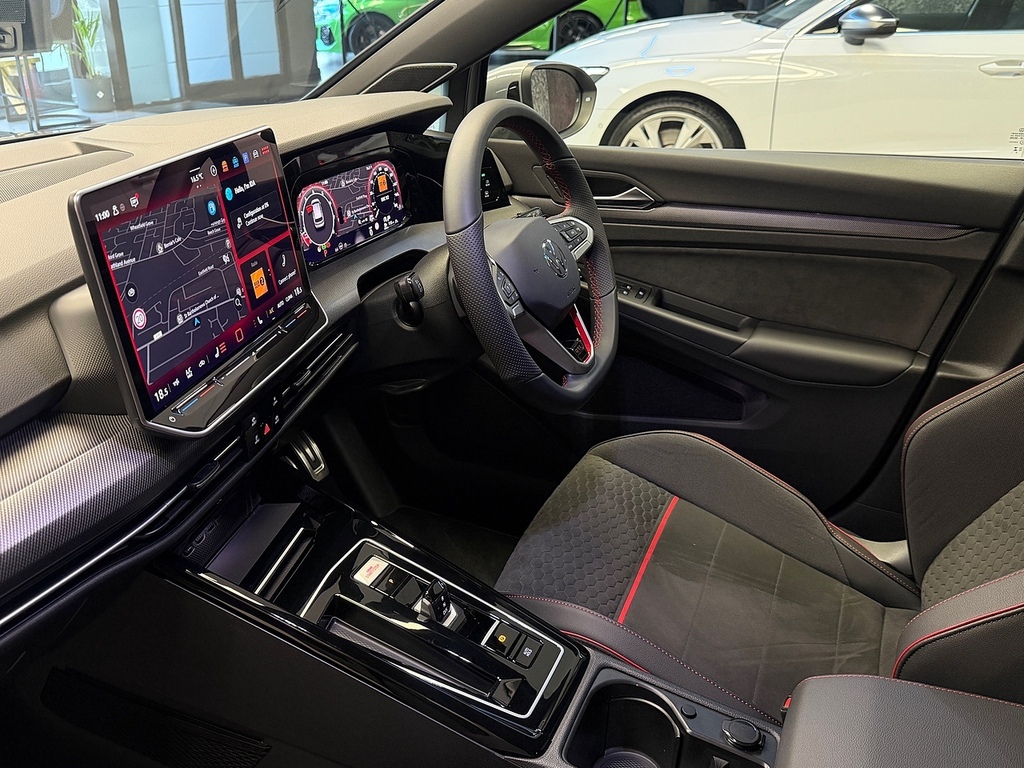 Volkswagen Golf Black Edition White #18