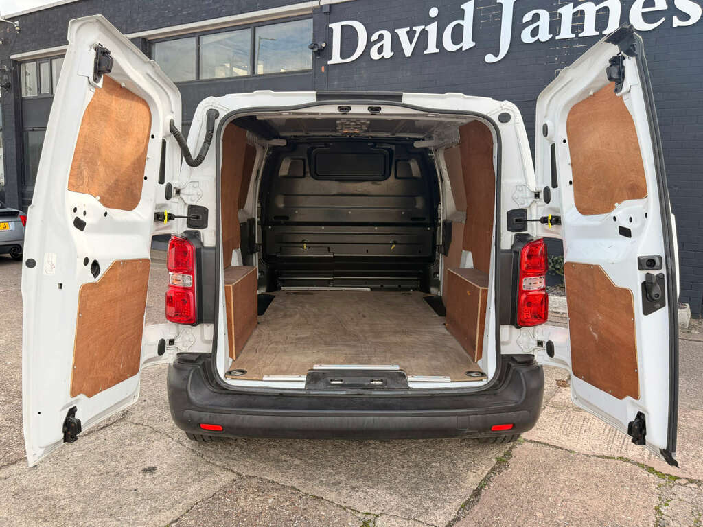 Toyota PROACE Panel Van White #14