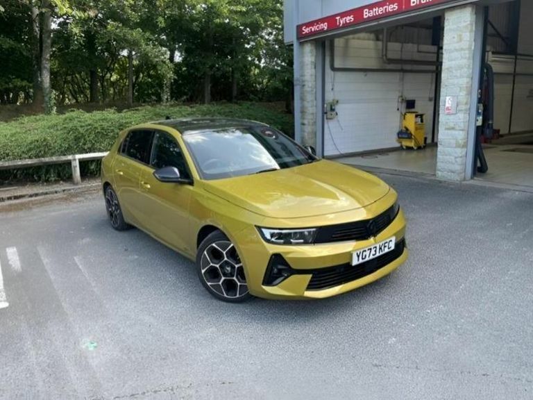 Vauxhall Astra 1.5 Turbo D Ultimate Hatchback Eur Yellow