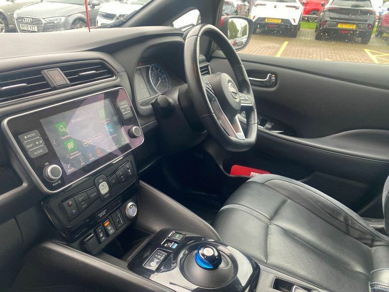 Nissan Leaf 59Kwh E Tekna Hatchback 217 Ps Red #4