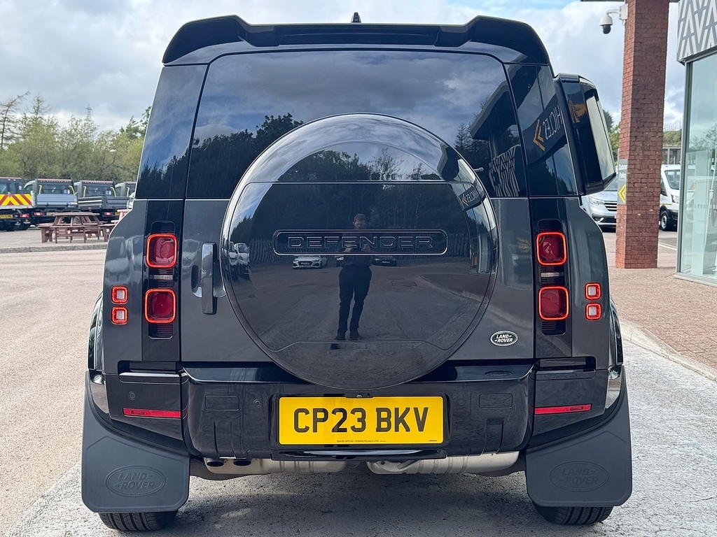 Land Rover Defender 110 X-dynamic S Green #8