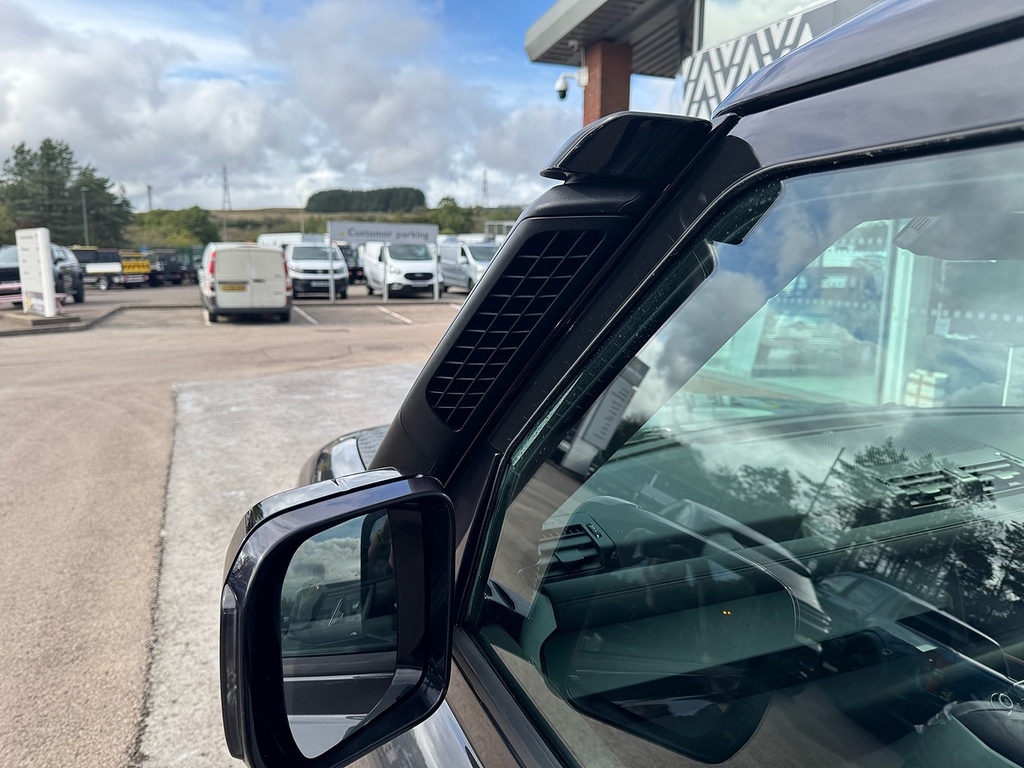 Land Rover Defender 110 X-dynamic S Green #20