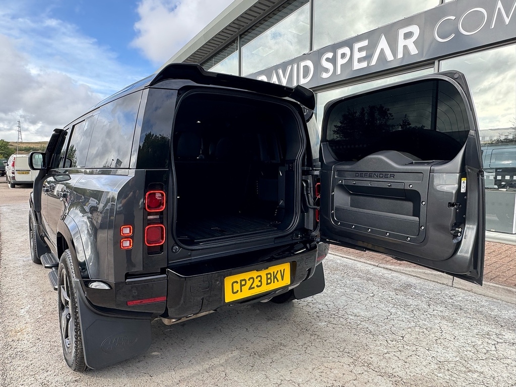Land Rover Defender 110 X-dynamic S Green #17