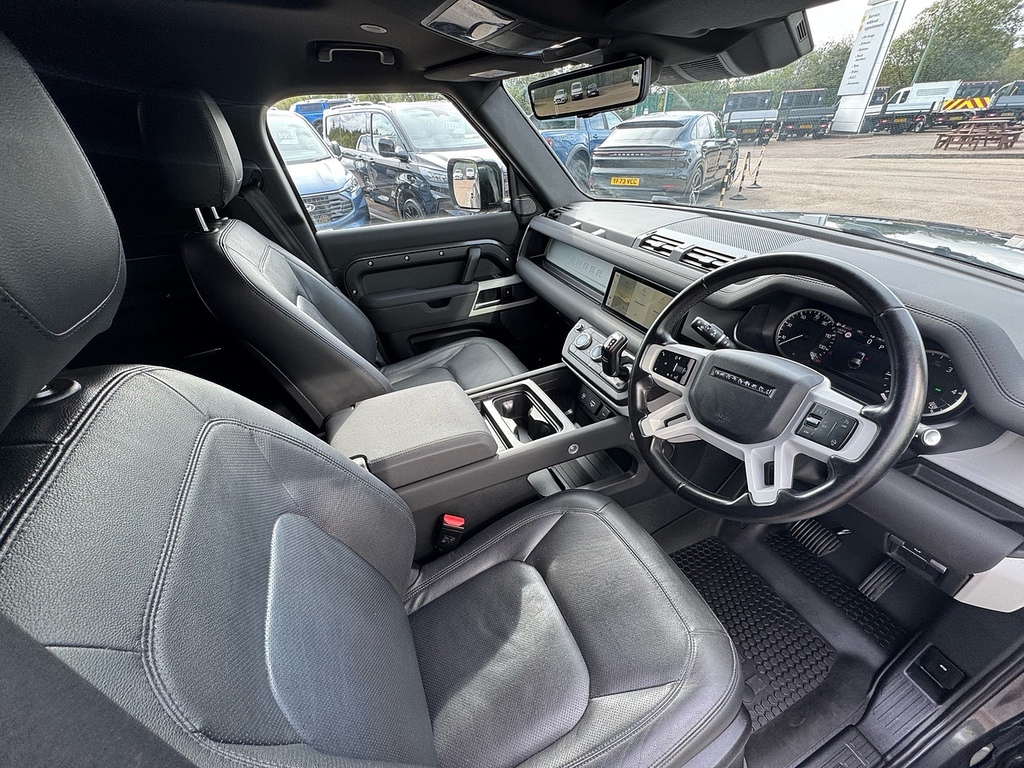 Land Rover Defender 110 X-dynamic S Green #9