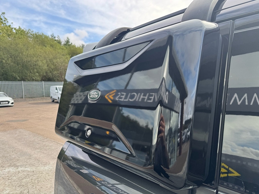 Land Rover Defender 110 X-dynamic S Green #22