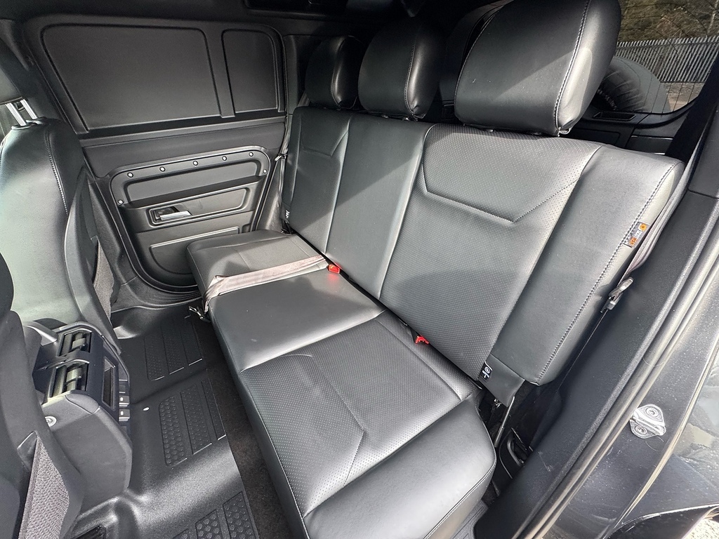 Land Rover Defender 110 X-dynamic S Green #15