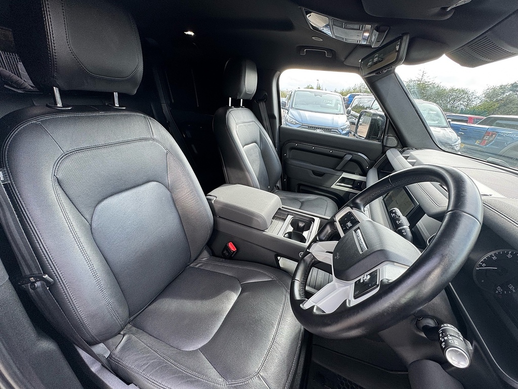 Land Rover Defender 110 X-dynamic S Green #25