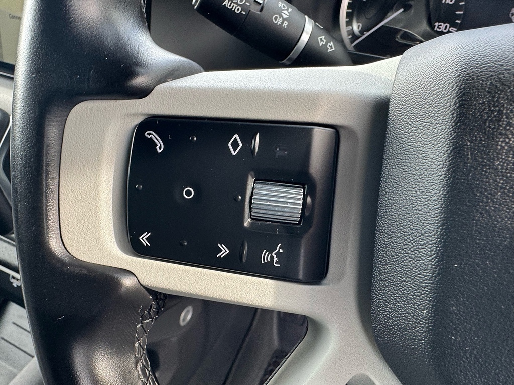 Land Rover Defender 110 X-dynamic S Green #32