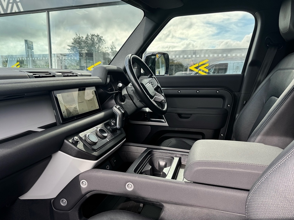 Land Rover Defender 110 X-dynamic S Green #21