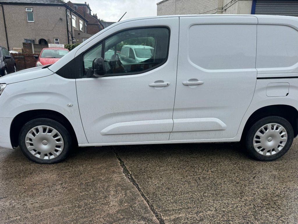 Vauxhall Combo 1.5L Pro White #4