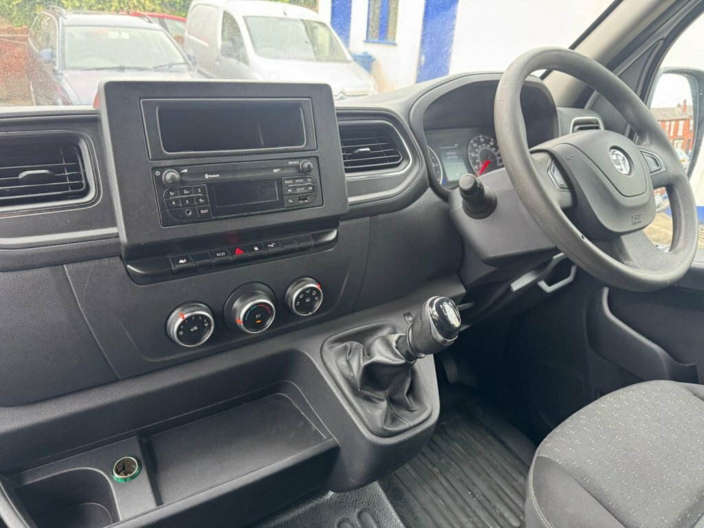 Vauxhall Movano 2.3L Edition White #5