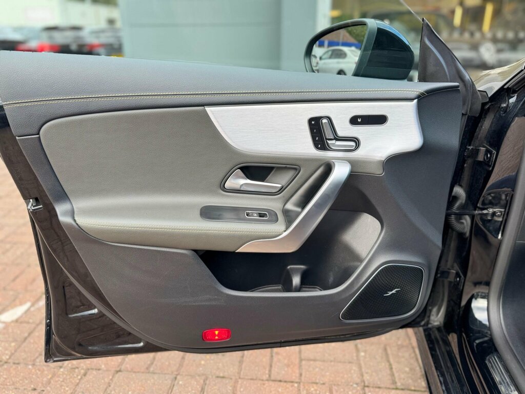 Mercedes-Benz CLA Class Cla 180 Amg Line Premium Plus Tip Silver #19