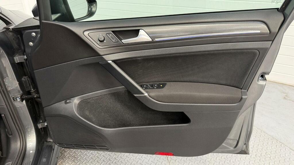 Volkswagen e-Golf 99Kw E-golf 35Kwh Black #23