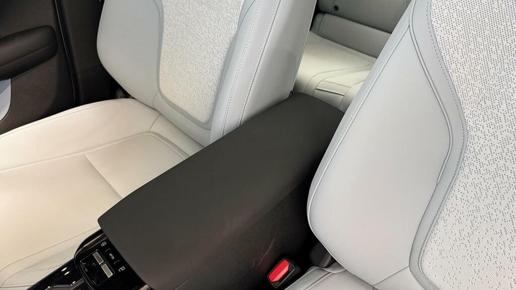 Volvo EX30 Single Motor Extended Range Ultra Sunroof, Harman  #54