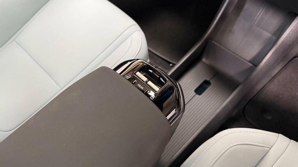 Volvo EX30 Single Motor Extended Range Ultra Sunroof, Harman  #33